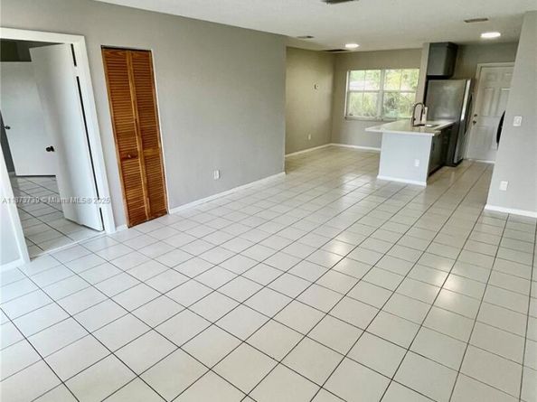 5532 SW 22nd St, West Park FL 33023