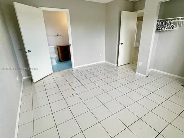 5532 SW 22nd St, West Park FL 33023