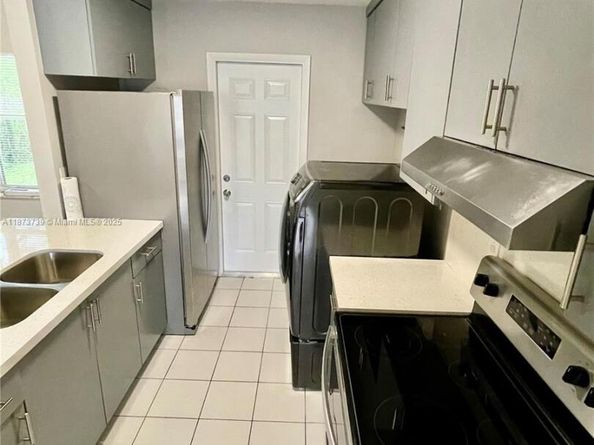 5532 SW 22nd St, West Park FL 33023