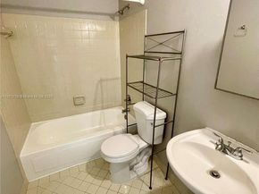 5532 SW 22nd St, West Park FL 33023
