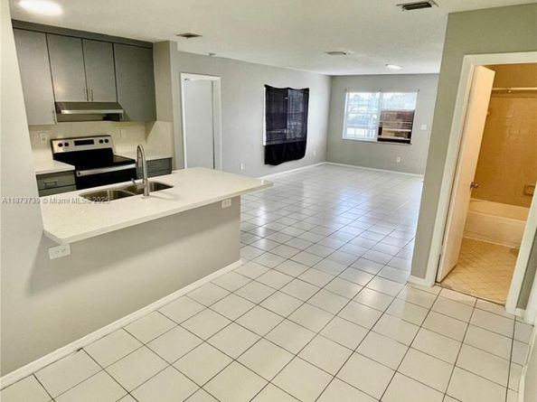 5532 SW 22nd St, West Park FL 33023