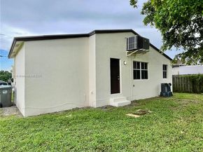 5532 SW 22nd St, West Park FL 33023