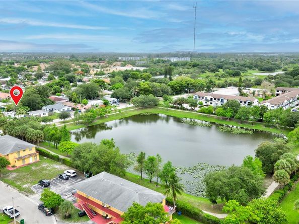 6044 SW 37th St, Miramar FL 33023