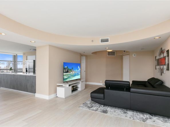 3500 Mystic Pointe Dr 2603, Aventura FL 33180