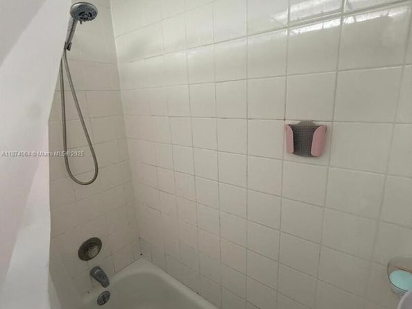 6940 Miami Gardens Dr 1122, Hialeah FL 33015