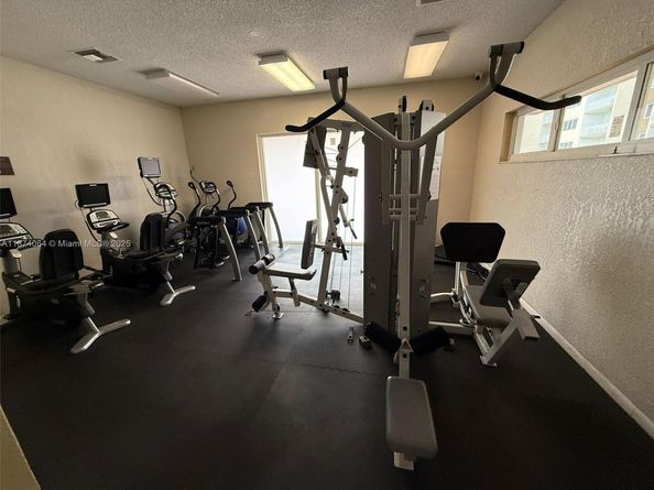 6940 Miami Gardens Dr 1122, Hialeah FL 33015