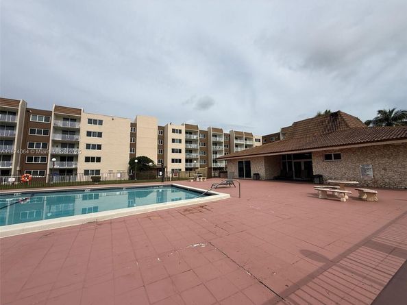 6940 Miami Gardens Dr 1122, Hialeah FL 33015