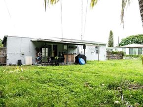 18040 NW 2nd Ct, Miami Gardens FL 33169