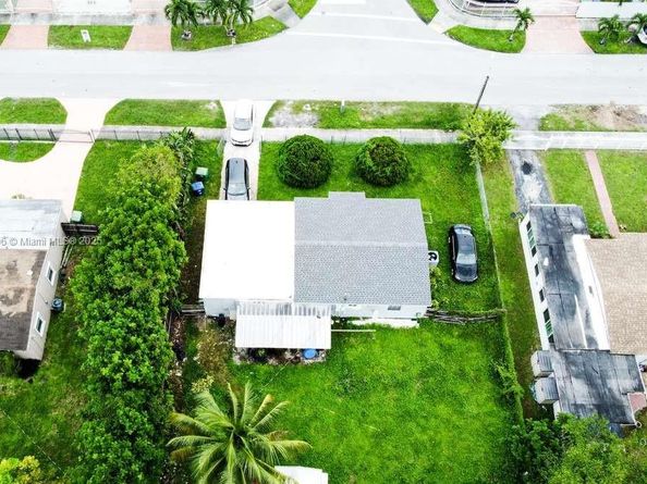 18040 NW 2nd Ct, Miami Gardens FL 33169