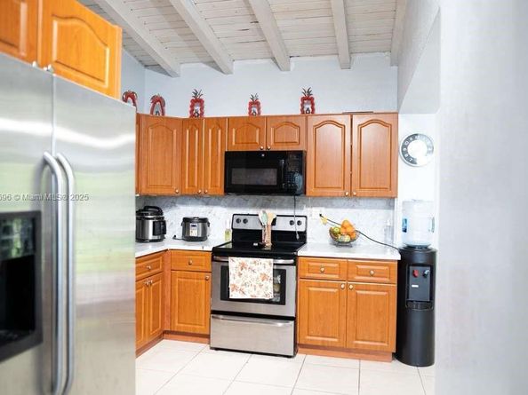 18040 NW 2nd Ct, Miami Gardens FL 33169
