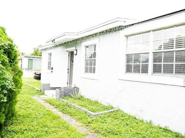 18040 NW 2nd Ct, Miami Gardens FL 33169