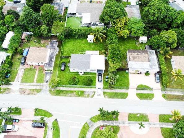 18040 NW 2nd Ct, Miami Gardens FL 33169