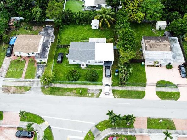 18040 NW 2nd Ct, Miami Gardens FL 33169