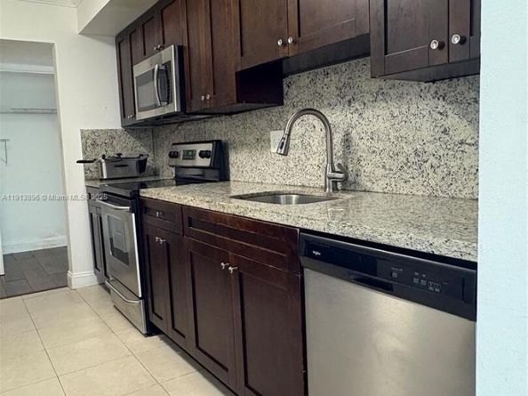 7051 Environ Blvd 632, Lauderhill FL 33319