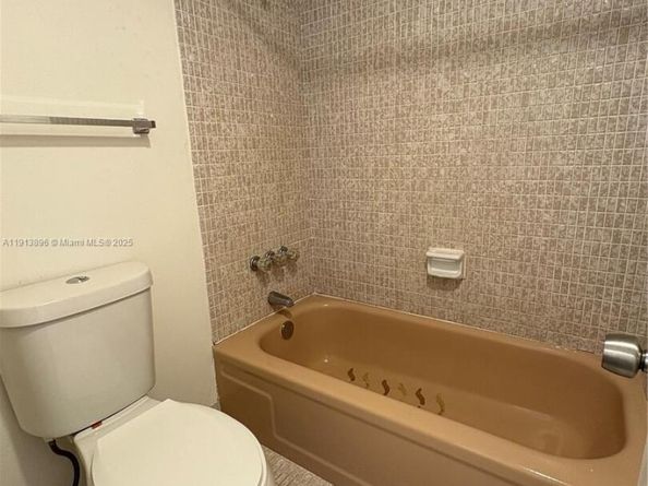 7051 Environ Blvd 632, Lauderhill FL 33319