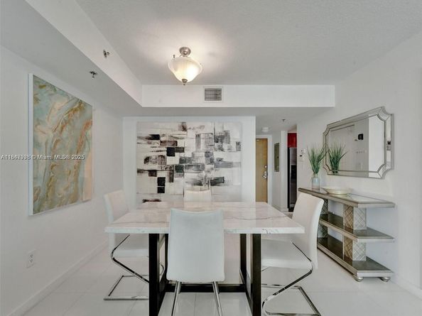 1200 Brickell Bay Dr 3309, Miami FL 33131