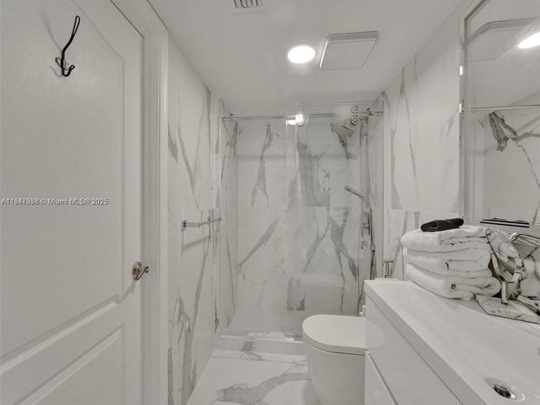 1200 Brickell Bay Dr 3309, Miami FL 33131