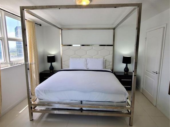 1200 Brickell Bay Dr 3309, Miami FL 33131