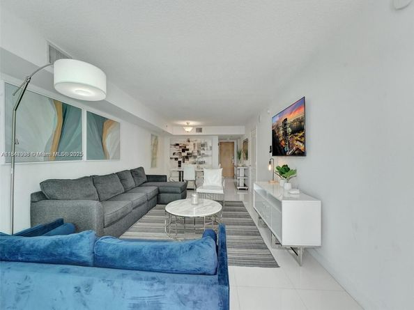 1200 Brickell Bay Dr 3309, Miami FL 33131