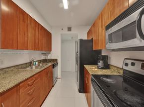 1200 Brickell Bay Dr 3309, Miami FL 33131