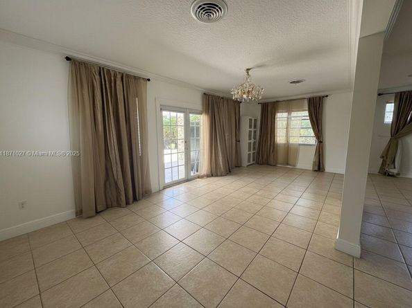 9460 Caribbean Blvd, Cutler Bay FL 33189