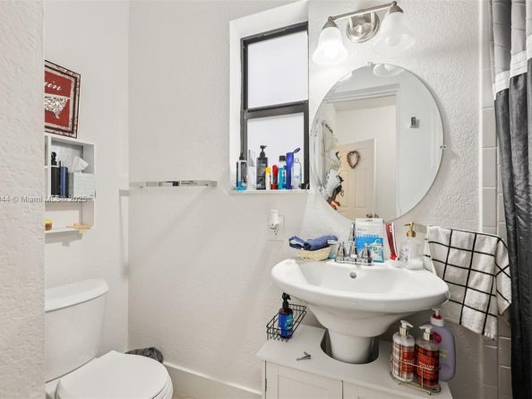 260 NW 133rd St, North Miami FL 33168