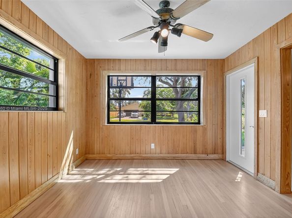 1027 S Palmway, Lake Worth FL 33460