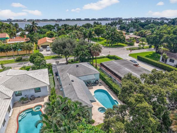 1027 S Palmway, Lake Worth FL 33460