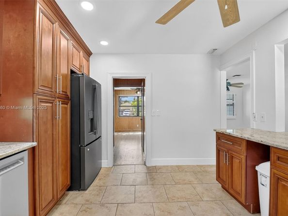 1027 S Palmway, Lake Worth FL 33460