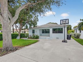 1027 S Palmway, Lake Worth FL 33460