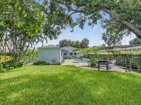 1027 S Palmway, Lake Worth FL 33460