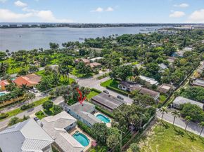 1027 S Palmway, Lake Worth FL 33460
