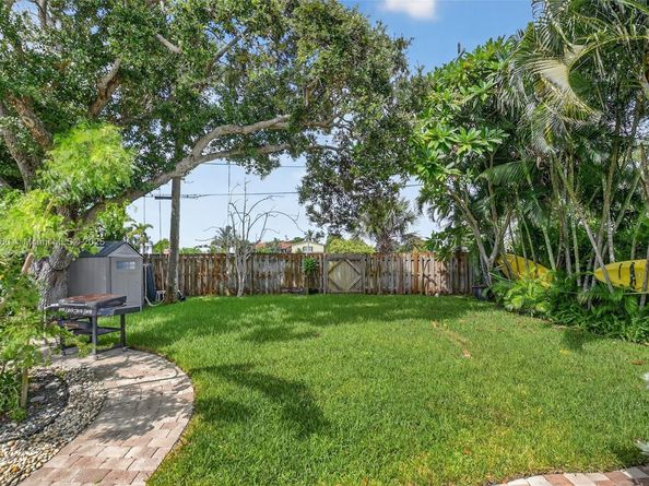 1027 S Palmway, Lake Worth FL 33460