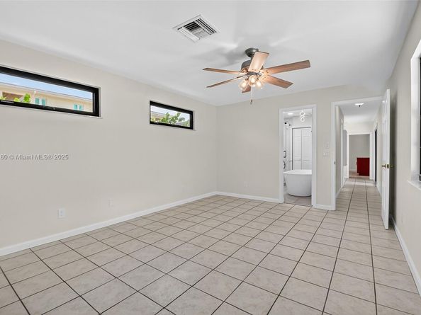 1027 S Palmway, Lake Worth FL 33460