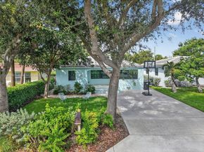 1027 S Palmway, Lake Worth FL 33460