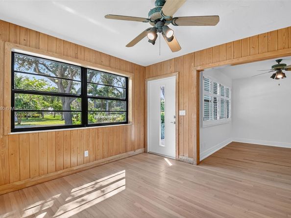 1027 S Palmway, Lake Worth FL 33460