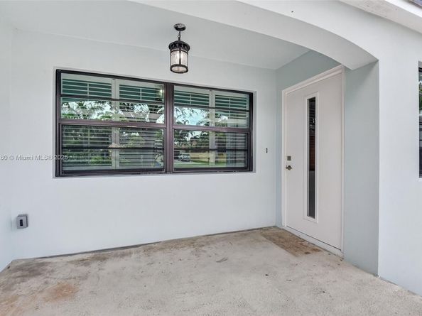 1027 S Palmway, Lake Worth FL 33460