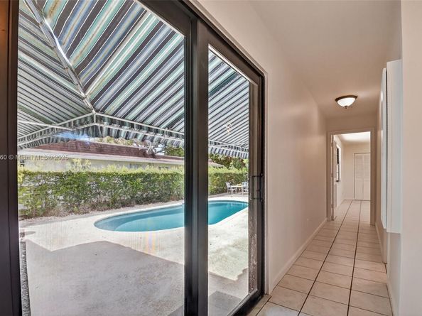 1027 S Palmway, Lake Worth FL 33460
