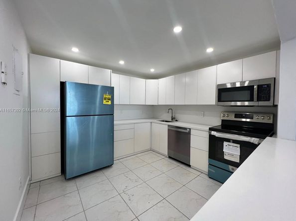 13499 Biscayne Blvd 1405, North Miami FL 33181