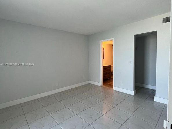 13499 Biscayne Blvd 1405, North Miami FL 33181