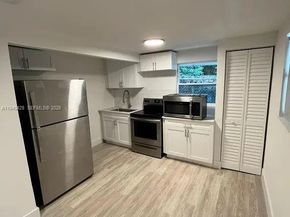 128 NW 53rd St, Miami FL 33127