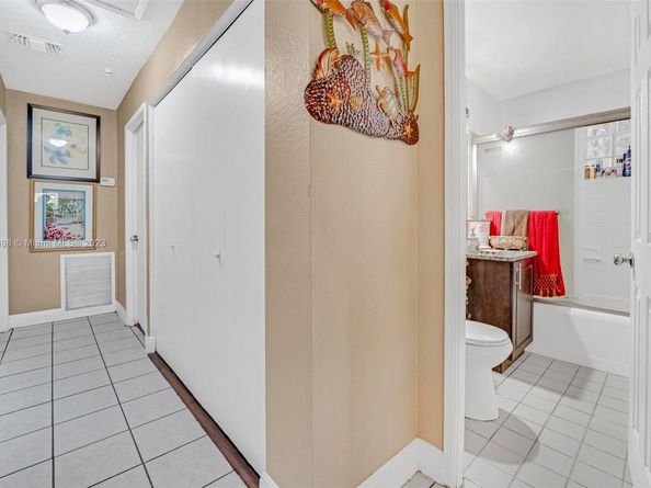 Undisclosed Address #A11496698, West Palm Beach FL 33405