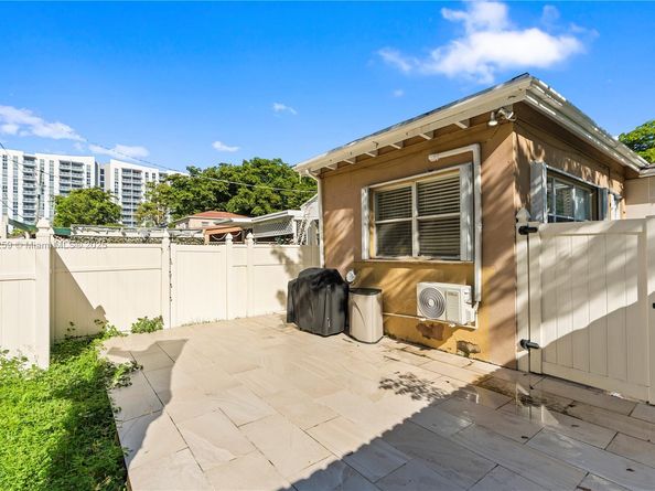 2530 SW 27th St, Miami FL 33133