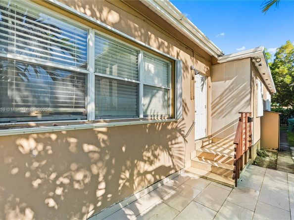 2530 SW 27th St, Miami FL 33133
