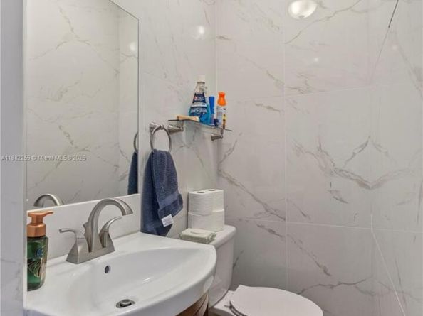 2530 SW 27th St, Miami FL 33133