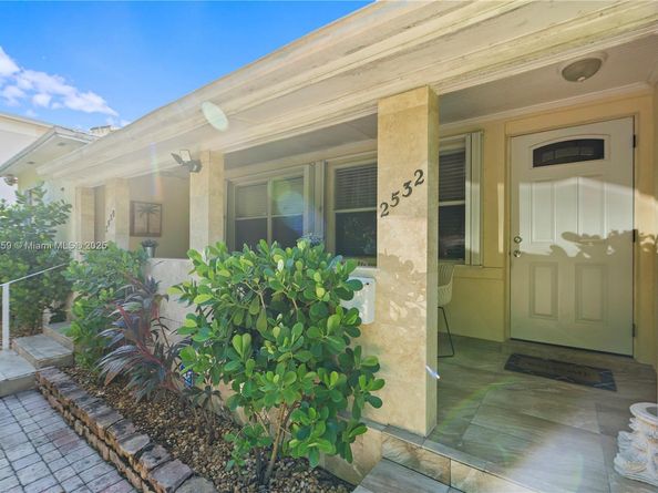 2530 SW 27th St, Miami FL 33133