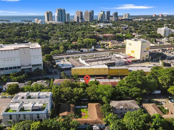 2530 SW 27th St, Miami FL 33133