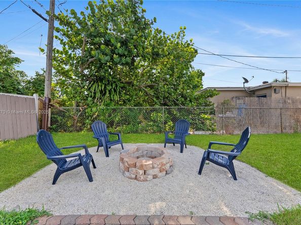 7021 SW 12th St, Pembroke Pines FL 33023
