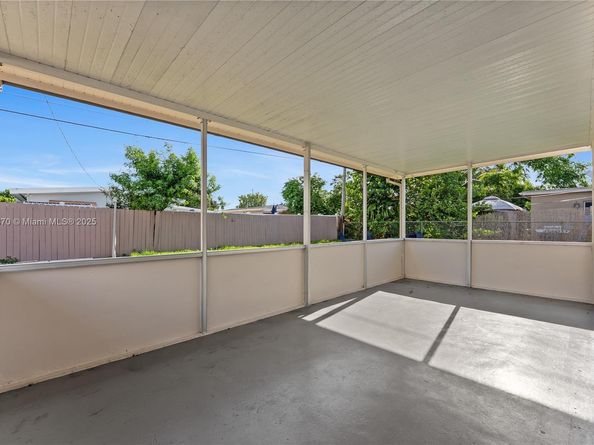 7021 SW 12th St, Pembroke Pines FL 33023