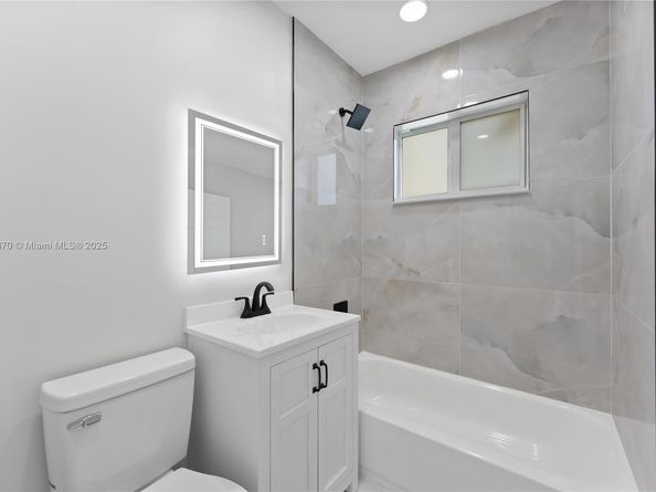 7021 SW 12th St, Pembroke Pines FL 33023